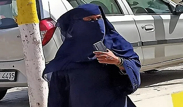 मुरादाबाद : एसएसपी ऑफिस के बाहर महिला ने किया आत्मदाह का प्रयास