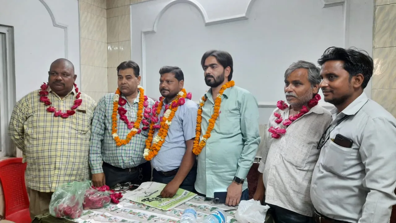 बरेली: संविदा कर्मचारियों ने बनाया दूसरा संगठन