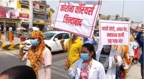 हल्द्वानी: धामी सरकार को जगाने सड़क पर निकले स्वास्थ्य कर्मचारी, खूब लगाए नारे