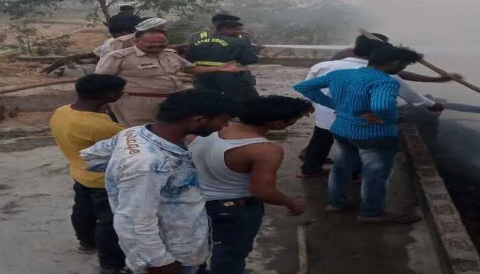 बाराबंकी: आग लगने से गृहस्थी जलकर हुई राख, गुमटी भी जली