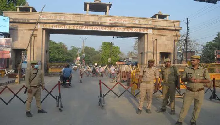 रामनवमी कल: जन्मभूमि सहित अयोध्या के 8 हजार मंदिरों में हुई भव्य सजावट, सुरक्षा को लेकर किये गये व्यापक प्रबंध