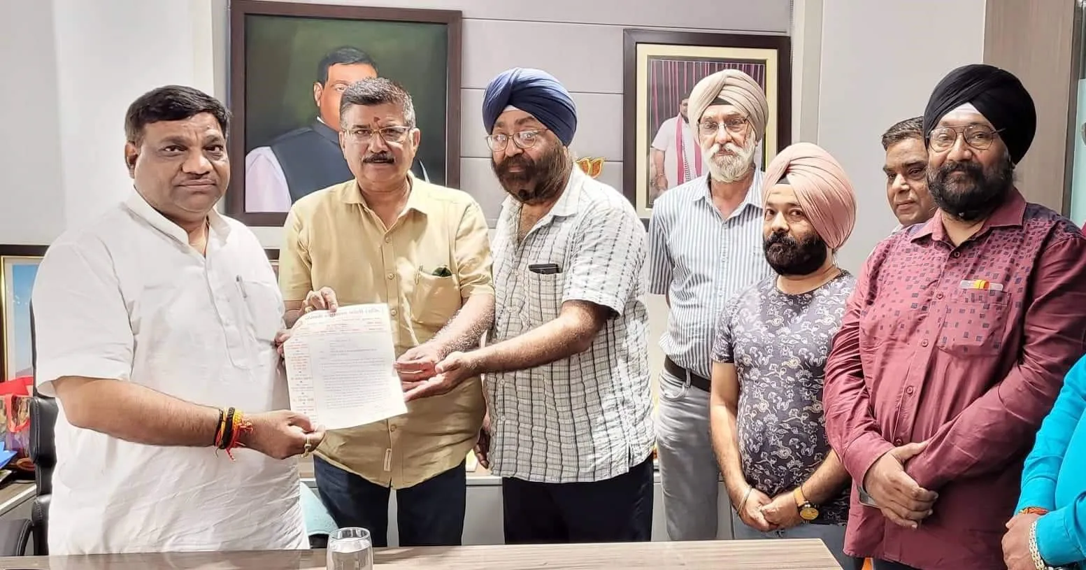बरेली: कुतुबखाना पुल नहीं बनाने को लेकर कैंट विधायक से मिली पंजाबी महासभा