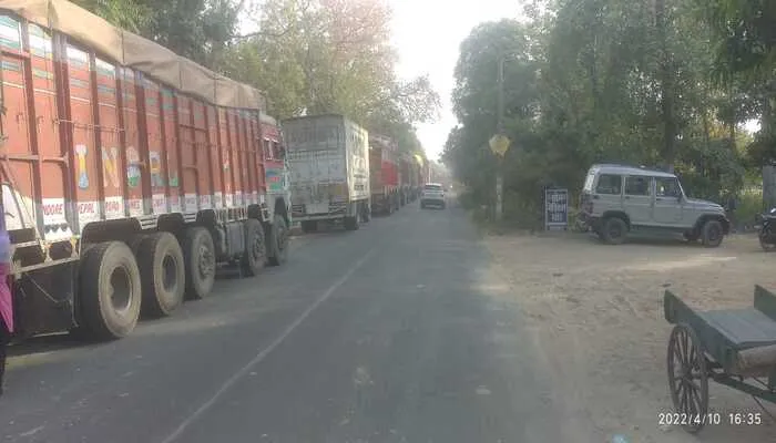 बाराबंकी: अयोध्या हाईवे पर लगा रहा भीषण जाम, वाहनों की लगी लंबी कतार