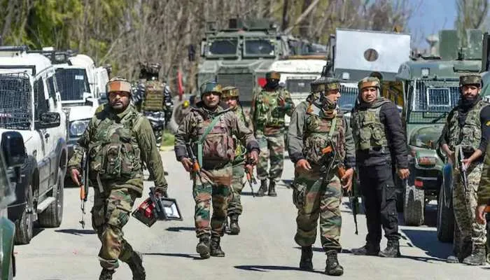Jammu Kashmir में कुछ ही घंटों के भीतर 2 आतंकी हमले, एक जवान शहीद, कई घायल
