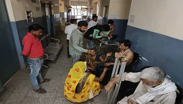 उन्नाव: मुंडन संस्कार से लौट रही ट्रैक्टर ट्रॉली पलटी, तीन घायल, अन्य को आईं मामूली चोटें