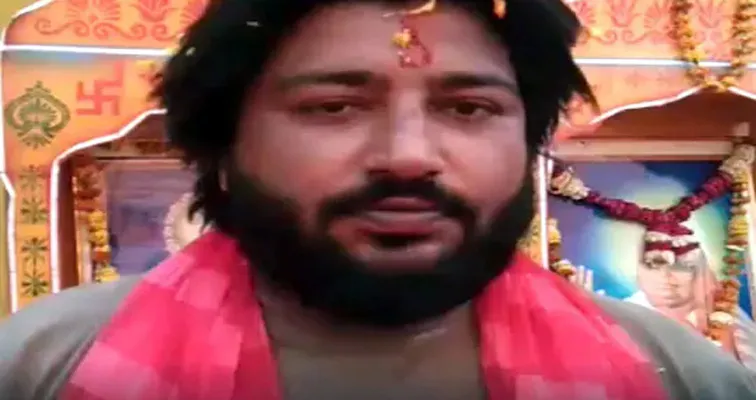 गाजियाबाद: हिंदू धर्म से प्रभावित होकर आमिर से अभय बना मुस्लिम लड़का, लगाए जय श्रीराम के नारे