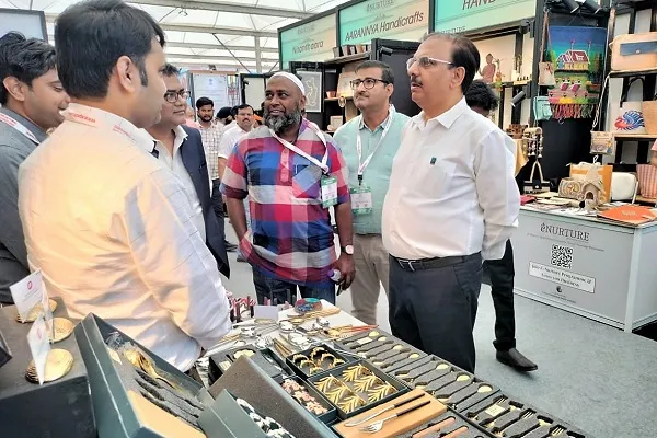 मुरादाबाद : मीना की ज्यूलरी ने बढ़ाई मेले की रौनक, विदेशी ग्राहकों से मिले ऑर्डर