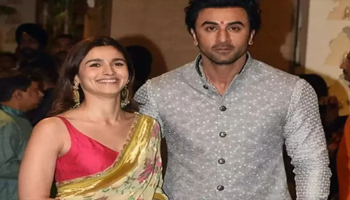 Ranbir-Alia Wedding: प्री-वेडिंग सेलिब्रेशन की तैयारियां शुरू, रणबीर कपूर ने बुक किया बैंक्वेट हॉल