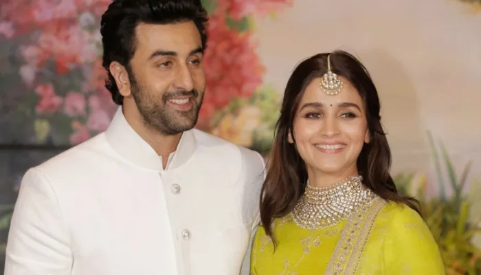 Alia- Ranbir: वास्तु से जल्द शिफ्ट होंगे Mr. And Mrs. Kapoor, जानें कहां है कपल का नया बंगला