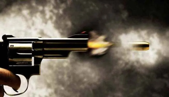 पुलिस गोलीबारी में मादक पदार्थ तस्कर घायल 20 करोड़ की अफीम, हेरोइन को लगाई आग