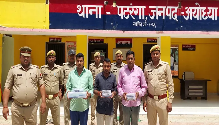 अयोध्या: विदेश भेजने का झांसा देने वाले गिरोह का भंडाफोड़, तीन गिरफ्तार