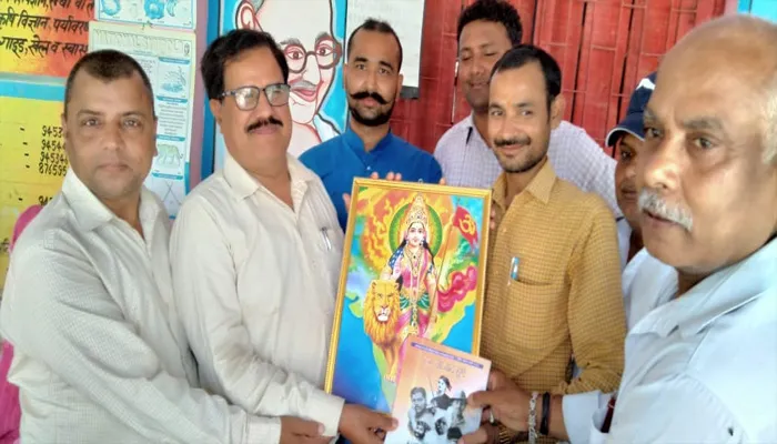 बहराइच: नवागत BEO ने ग्रहण किया कार्यभार, कहा- शिक्षकों की समस्याओं का होगा समाधान