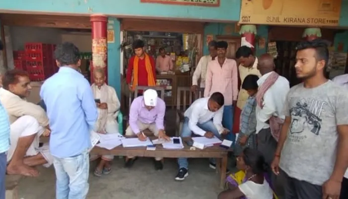 बहराइच: कार्ड धारकों ने अंगूठा लगवाने के बाद भी खाद्यान्न न देने का लगाया आरोप, पूर्ति निरीक्षक ने दर्ज किया बयान