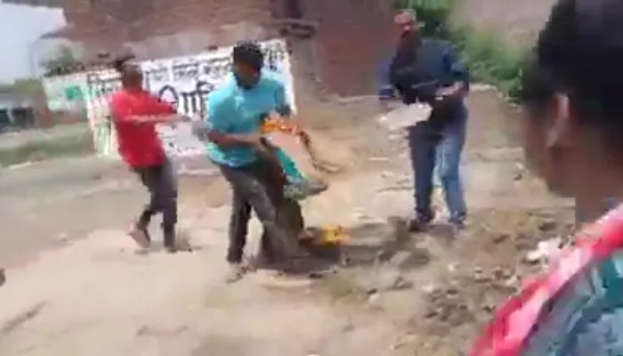 बहराइच: विवादित जमीन पर अंबेडकर की प्रतिमा रखने को लेकर विवाद, 17 लोगों पर केस