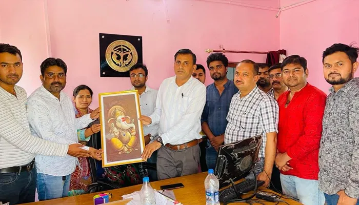 बहराइच: खंड शिक्षा अधिकारी से महासंघ के पदाधिकारियों ने की मुलाकात, पठन-पाठन बेहतर बनाने के दिए निर्देश