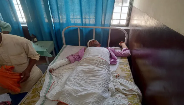 बाराबंकी: डंपर की टक्कर से पिता-पुत्री हुए घायल, ई-रिक्शा पर थे सवार