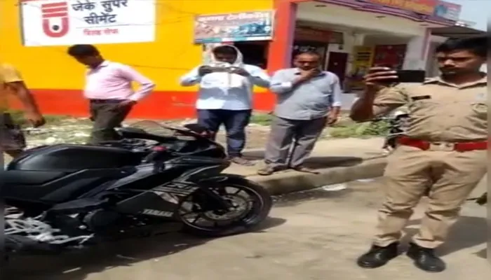 बाराबंकी: पिकअप ने बाइक सवार युवक को मारी टक्कर, हालत गंभीर