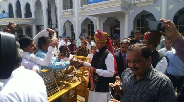 दो दिवसीय यात्रा पर सीएम अशोक गहलोत पहुंचे जोधपुर 