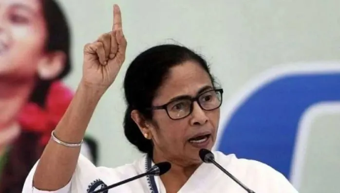 ईंधन की कीमतों में बढ़ोतरी पर ममता ने केंद्र को घेरा, कहा- बढ़ती महंगाई का जिम्मेदार भाजपा