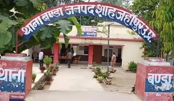 श्यामपट्टी में बंडा पुलिस का तांडव, महिला झुलसी