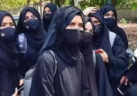 सपा सांसद शफीकुर्रहमान बर्क का बेतुका बयान, बोले- लड़कियों पर कंट्रोल के लिए जरूरी है हिजाब