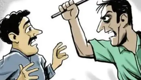 रामपुर : आशिक मिजाज शिक्षक को सरेआम चप्पलों से धुना