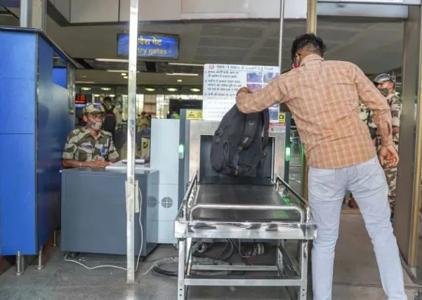 दिल्ली मेट्रो स्टेशन पर ‘बैगेज स्कैनिंग सिस्टम’ को उन्नत किया जा रहा: डीएमआरसी