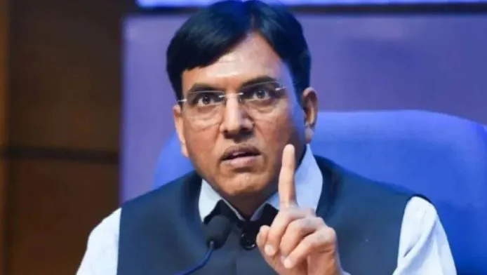 कोरोना के नए स्वरूप ‘XE’ को लेकर मांडविया ने निगरानी बढ़ाने का दिया निर्देश