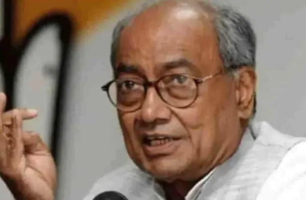 पूर्व मुख्यमंत्री दिग्विजय को जेल में विचाराधीन बंदी से मिलवाने के मामले में जेल अधिकारी निलंबित