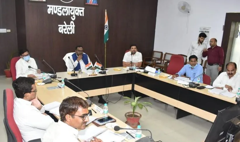 बरेली: स्मार्ट सिटी के कार्य बरसात से पूर्व हों पूरे