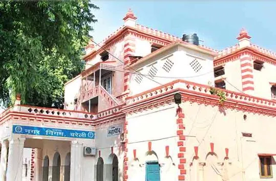  बरेली: आदेश के बाद कर्मचारियों ने मंडी से वसूले 76 हजार जमा किए