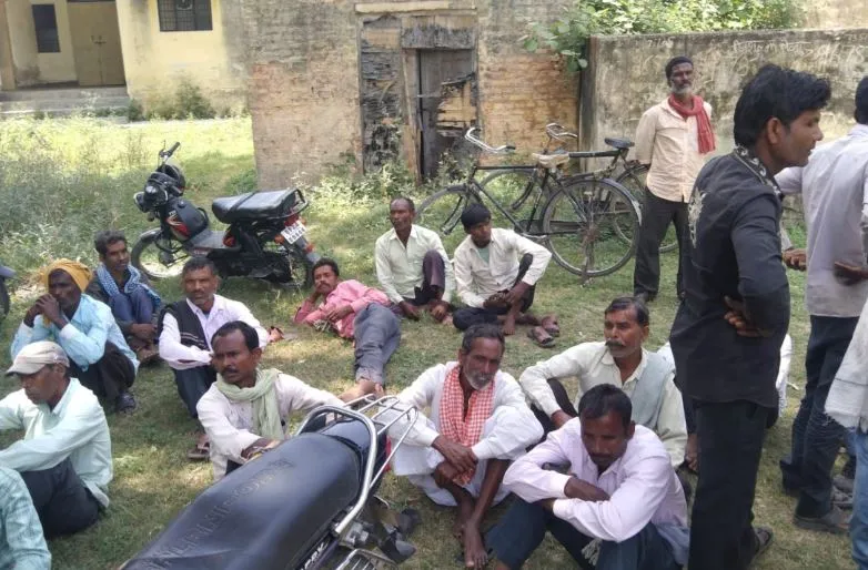 पीलीभीत: ट्रिपल राइडिंग कर रहे बाइकर्स की अज्ञात वाहन से टक्कर, एक की मौत