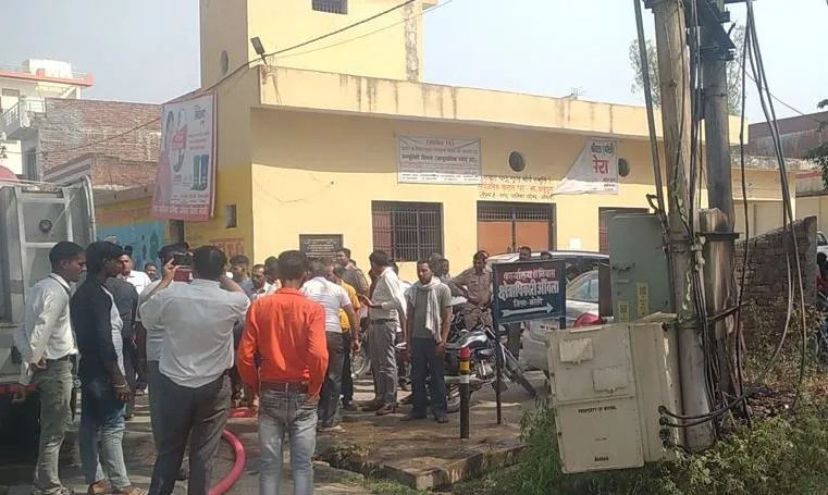 बरेली: बिजली के ट्रांसफार्मर में आग से मची अफरा तफरी