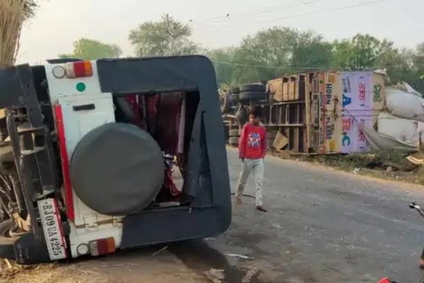 अलवर में जीप और ट्रक की टक्कर में दो की मौत