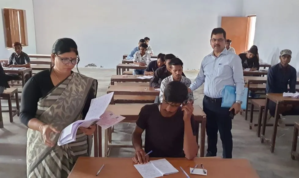 बरेली: स्नातक परीक्षा में पकड़ा नकलची, केंद्र प्रभारी मिले अनुपस्थित