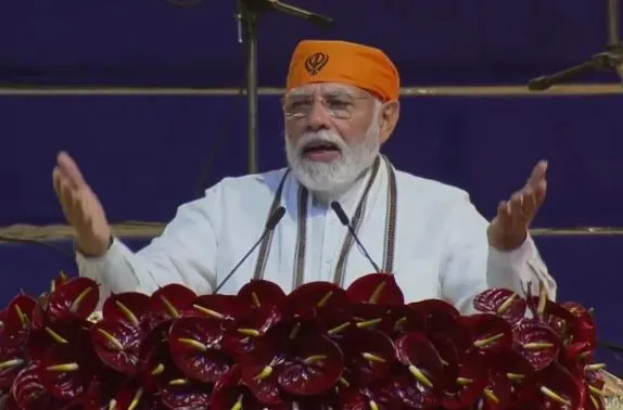 गुरु तेग बहादुर के प्रकाश पर्व में पीएम मोदी बोले -देश में आई थी मजहबी कट्टरता की आंधी, चट्टान की तरह खड़े रहे हमारे गुरु