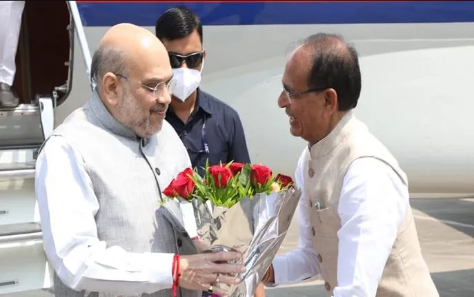 गृह मंत्री अमित शाह पहुंचे भोपाल, मुख्यमंत्री शिवराज सिंह और पार्टी के प्रदेश अध्यक्ष ने किया स्वागत