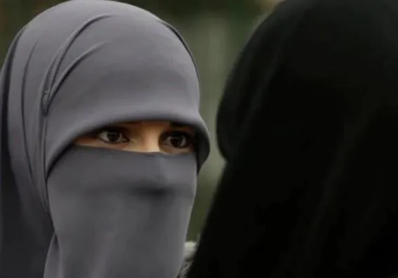 उडुपी में हिजाब प्रतिबंध को चुनौती देने वालीं दोनों लड़कियां बिना परीक्षा दिए घर लौटीं