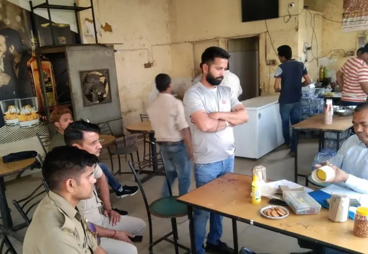 बरेली: पोंटी चड्ढा, जायसवाल ग्रुप समेत तीन मॉडल शॉप पर छापा