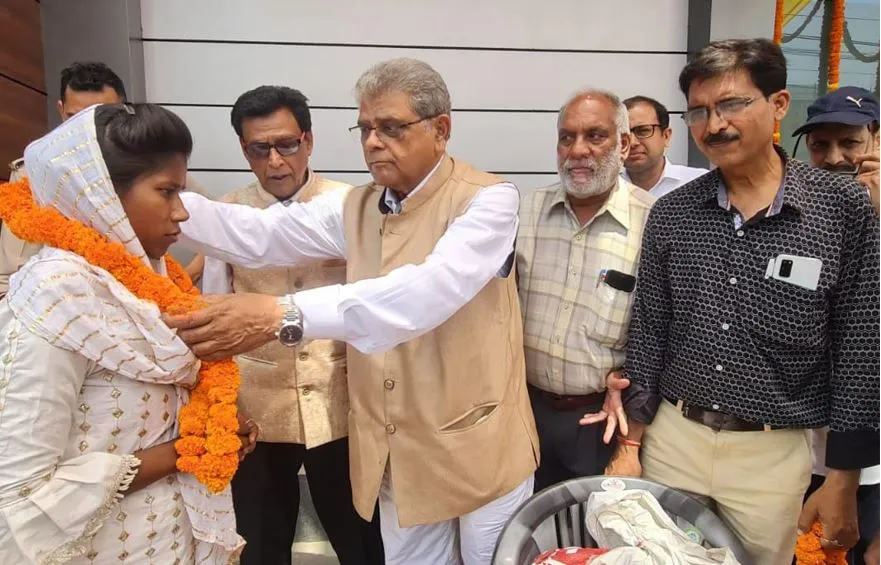 बरेली: दो गरीब कन्याओं के हाथ कराए पीले, मंत्री ने दिया आशीर्वाद