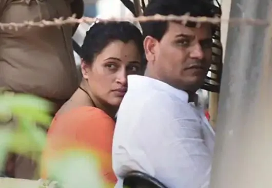 सांसद नवनीत राणा और पति रवि राणा पर राजद्रोह समेत कई धाराओं में केस दर्ज, अलग-अलग जेल में गुजरेगी रात
