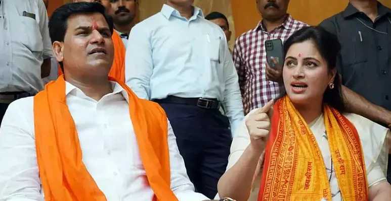 ‘दलित हूं इसलिए मुझे पुलिसवालों ने पानी तक नहीं दिया,’ नवनीत राणा ने Om Birla को लिखी चिट्ठी