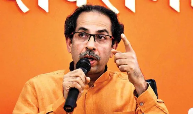 सीएम उद्धव ठाकरे ने साधा राणा दम्पत्ति पर निशाना, बोल हनुमान चालीसा पढ़ना है तो घर पर आईये, दादागिरी को कैसे तोड़ा जाता है, हम से बेहतर कोई नहीं जानता