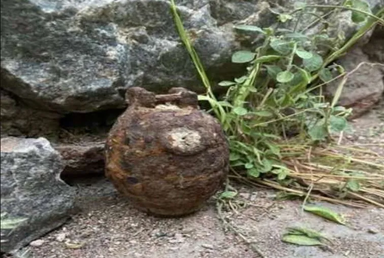 दिल्ली: आरके पुरम इलाके से एक पुराना और जंग लगा ग्रेनेड बरामद होने से क्षेत्र में दहशत, मौके पर पहुंचा बम निरोधक दस्ता