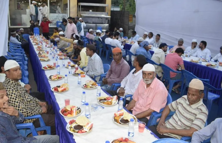 बरेली: रोजा इफ्तार पार्टी में शामिल हुए सभी धर्मों के लोग, दिया अमन का संदेश