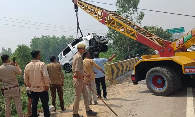 बरेली: खाई में गिरी कार, बुजुर्ग समेत महिला की मौत