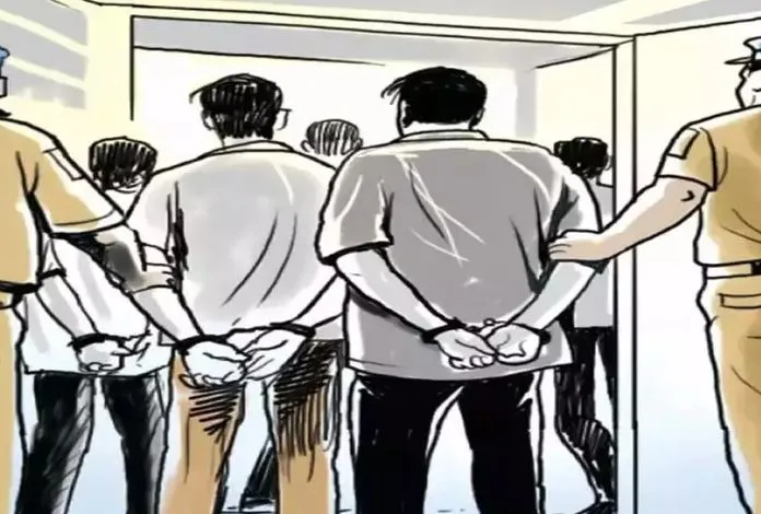 मध्यप्रदेश: खरगोन में 7 लोग गिरफ्तार, 6 अवैध कारखानों से 17 पिस्तौलें जब्त