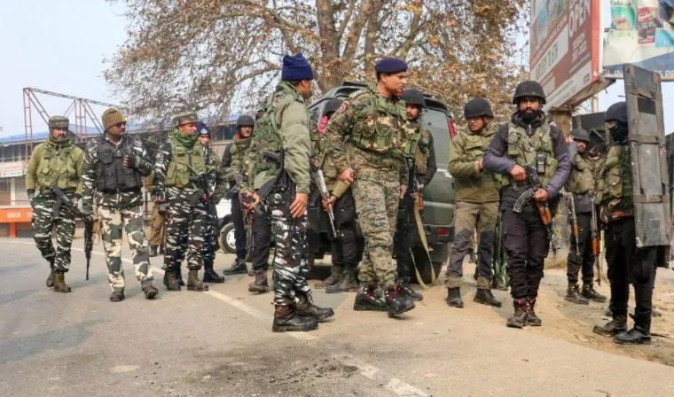 पाकिस्तान, चीन में बने हथियार और गोला बारुद बरामद