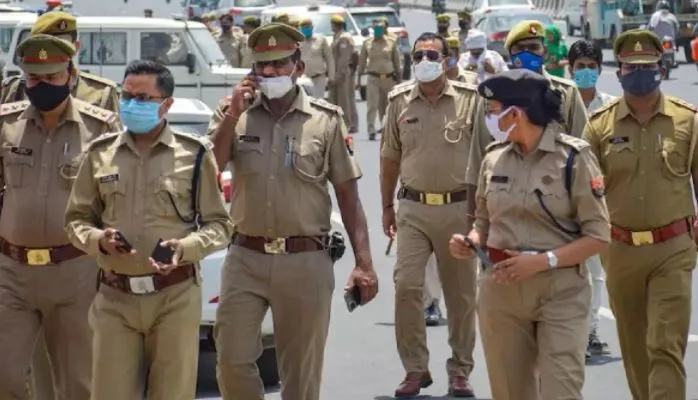 छत्तीसगढ़: रावघाट लौह अयस्क खनन परियोजना को लेकर आक्रोशित भीड़ और पुलिस के बीच झड़प