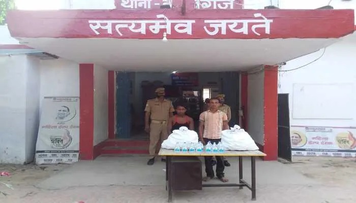 बहराइच: 120 शीशी नेपाली शराब के साथ दो तस्करों को पुलिस ने किया गिरफ्तार